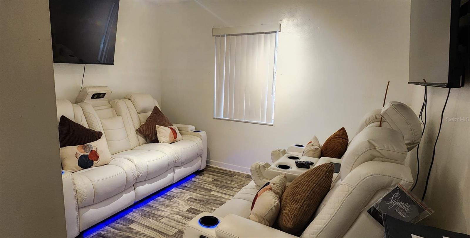 4105 WILLOW DRIVE
