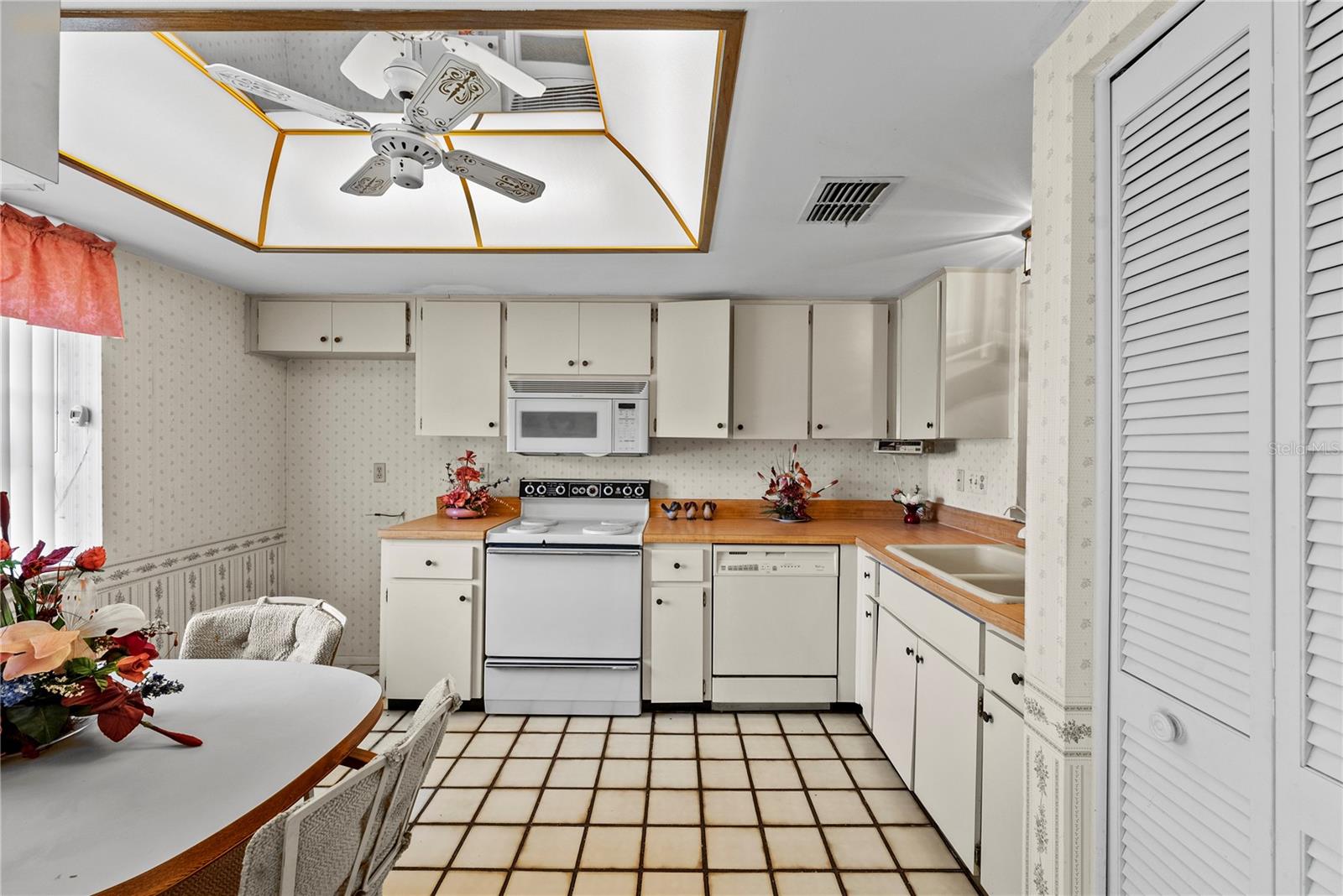 HIGHLAND LAKES VILLAS ON THE GREEN - Residential