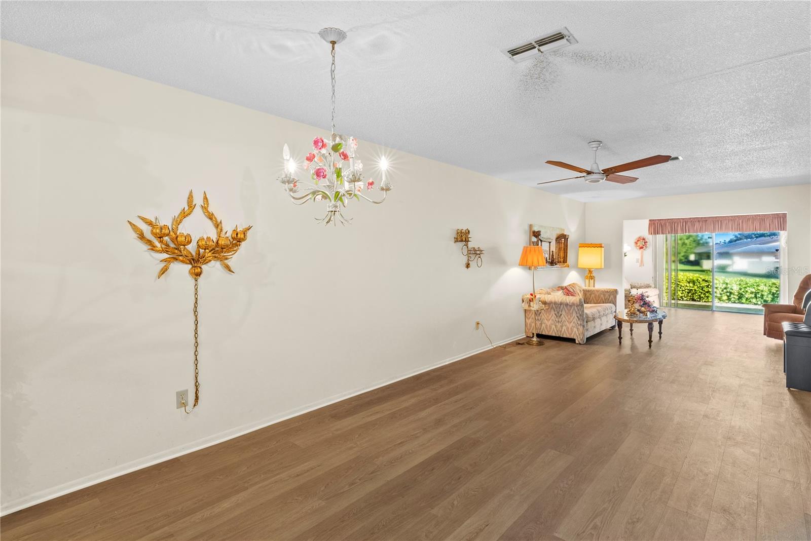 HIGHLAND LAKES VILLAS ON THE GREEN - Residential