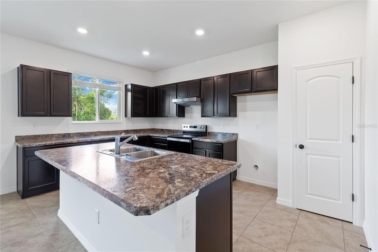 9034 SANDY BLUFFS CIRCLE