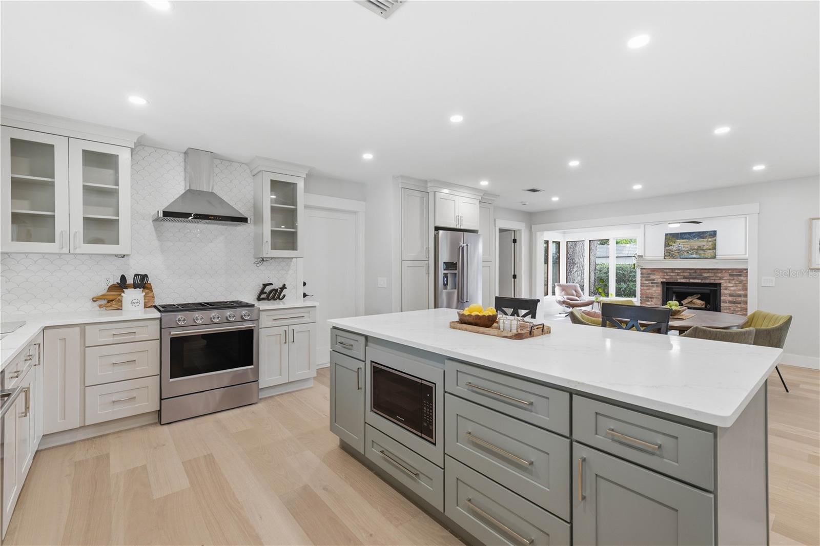 2218 HENNESEN DRIVE