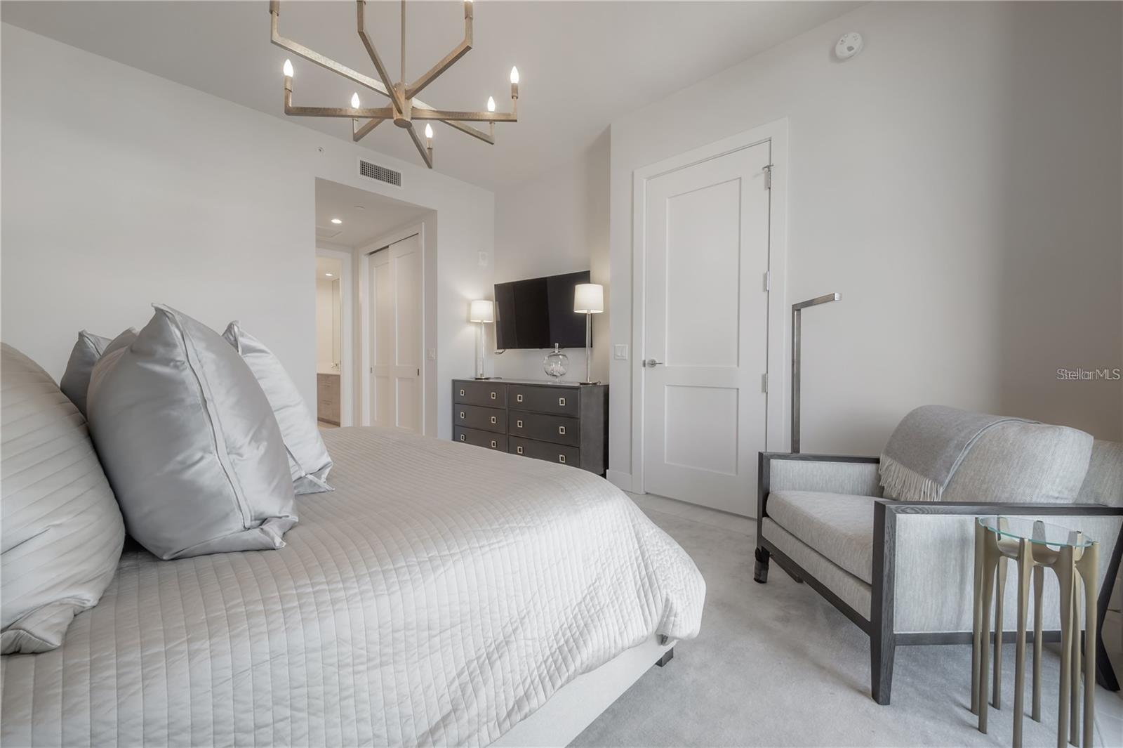 HYDE PARK HOUSE - Residential Lease