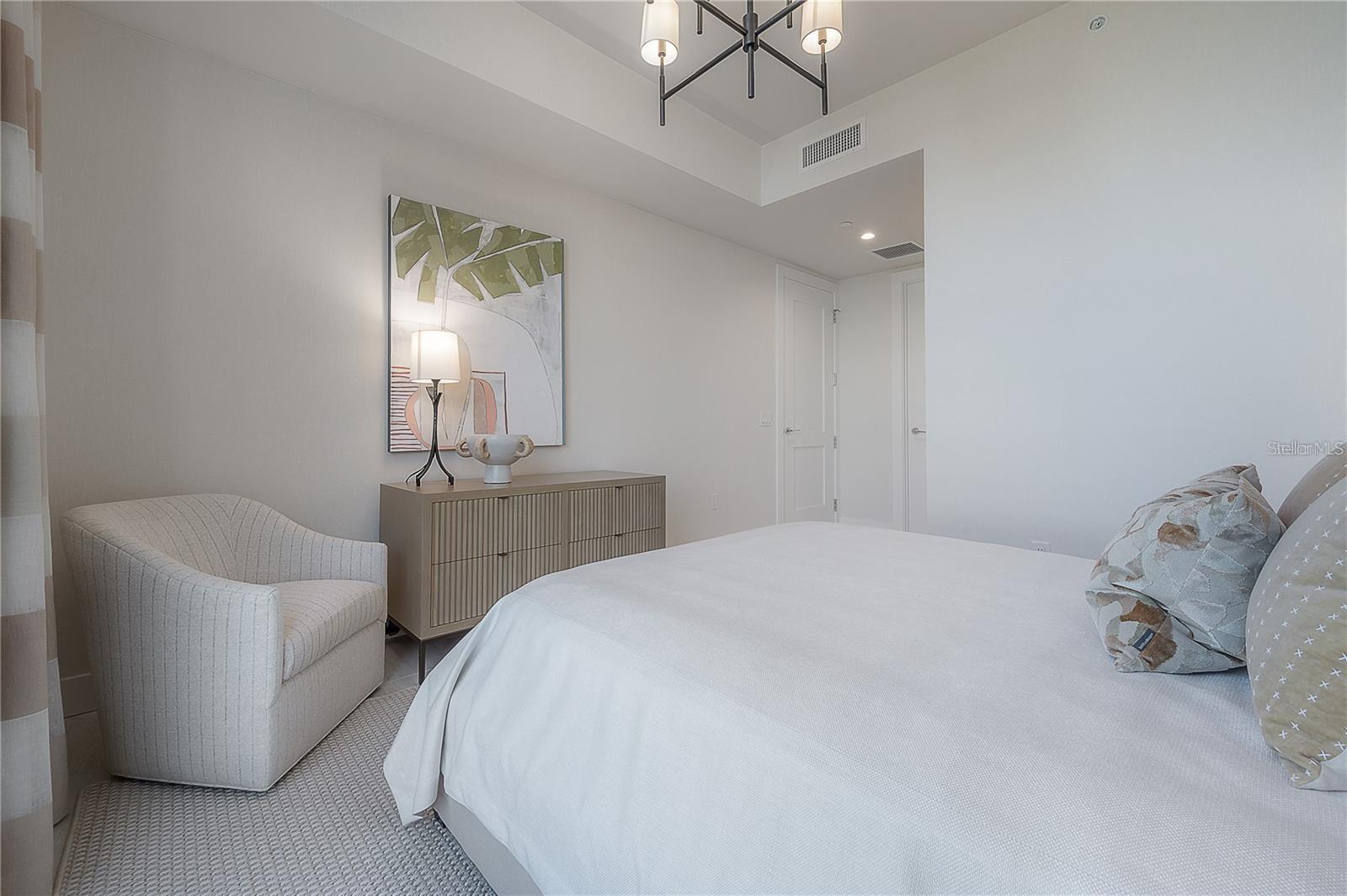 HYDE PARK HOUSE - Residential Lease