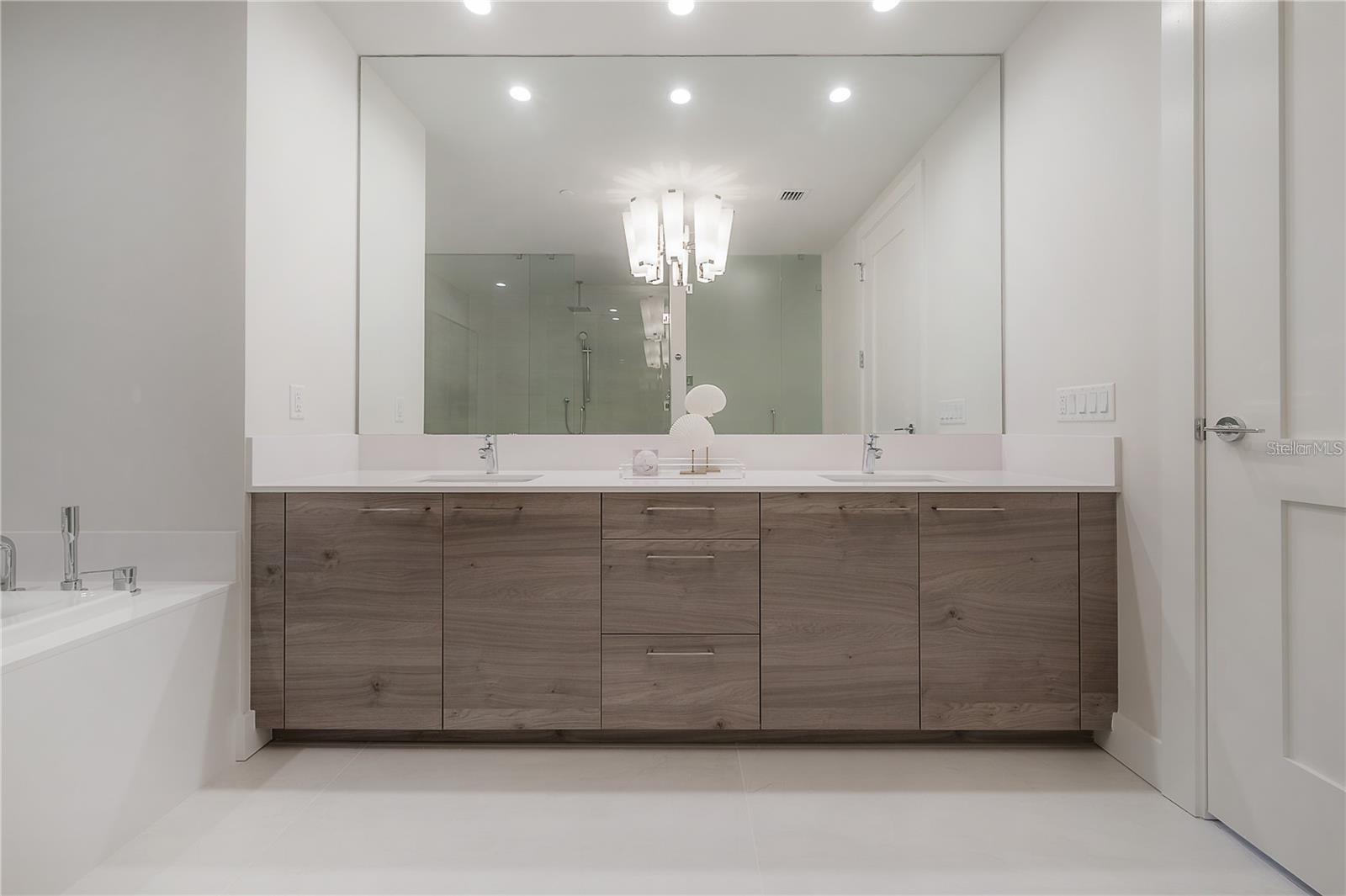 HYDE PARK HOUSE - Residential Lease
