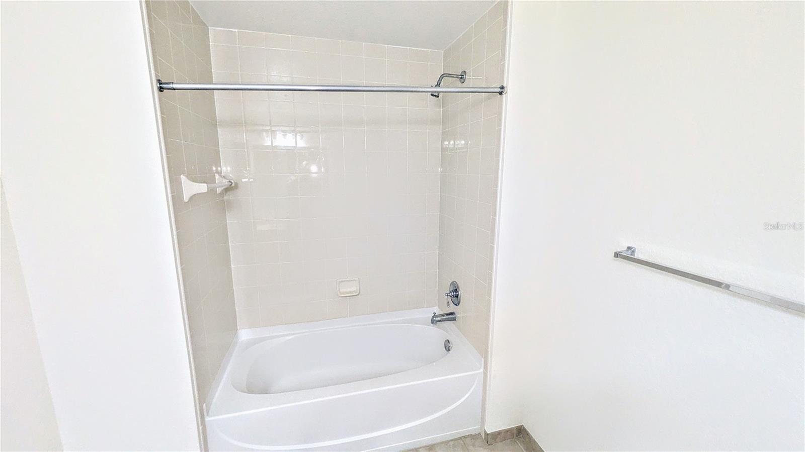 BROADWAY PROMENADE - Residential Lease
