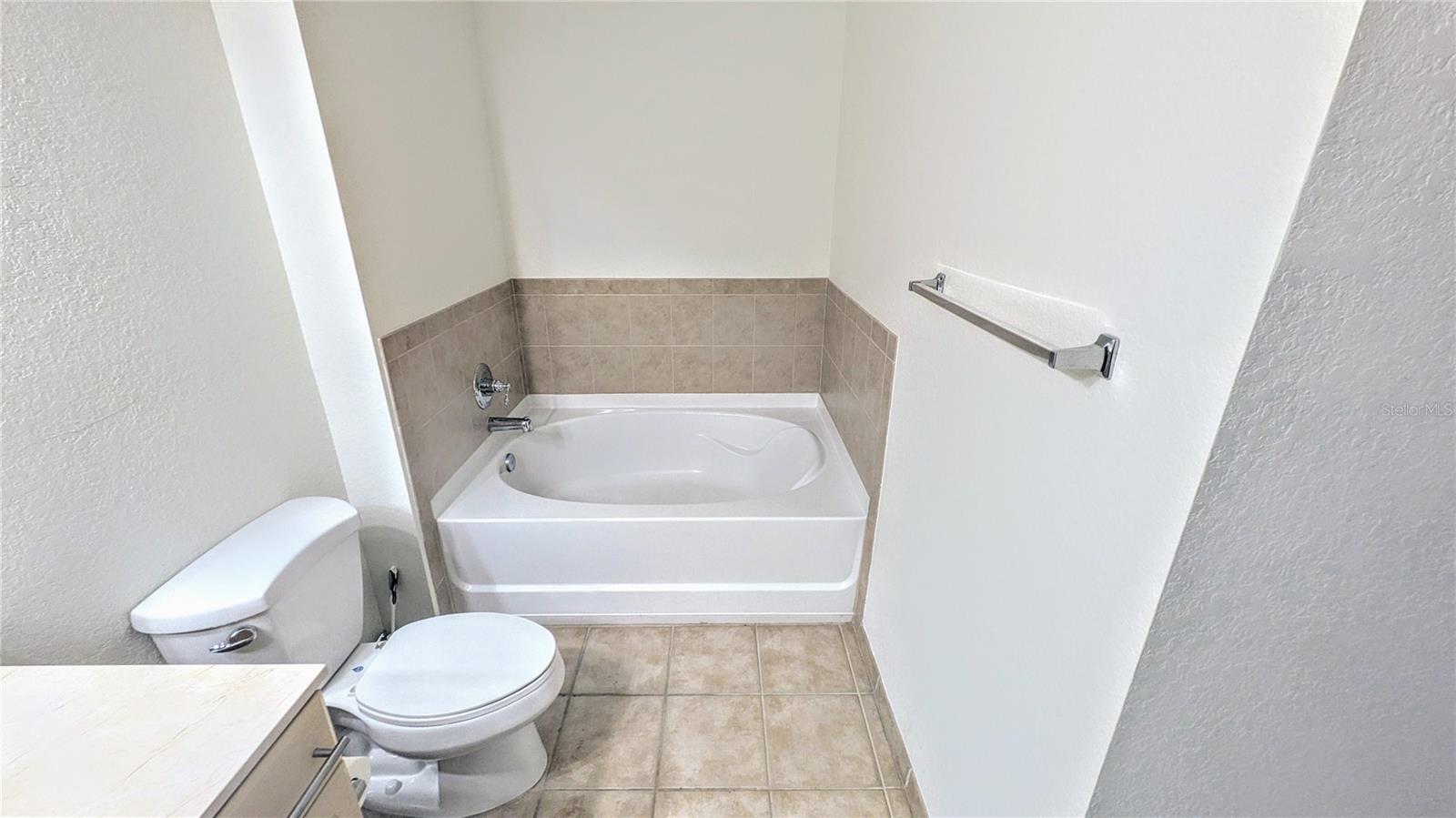 BROADWAY PROMENADE - Residential Lease