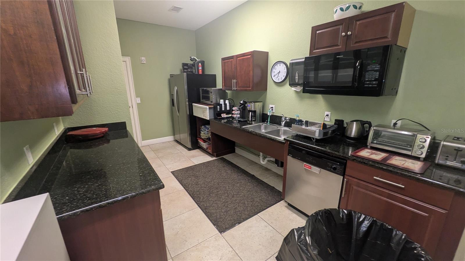 BROADWAY PROMENADE - Residential Lease