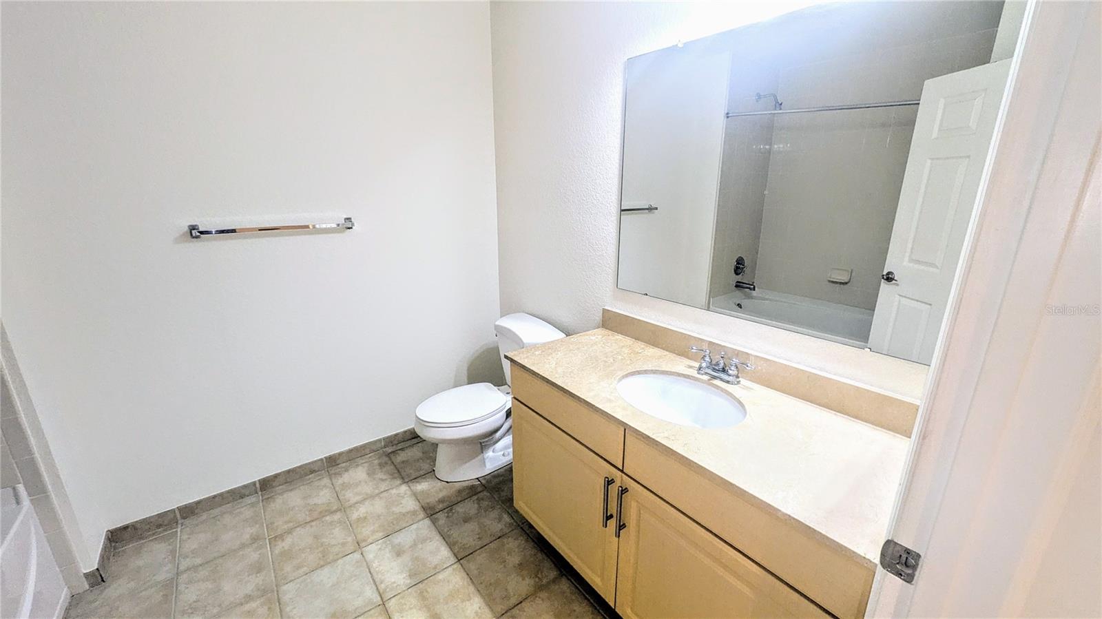BROADWAY PROMENADE - Residential Lease