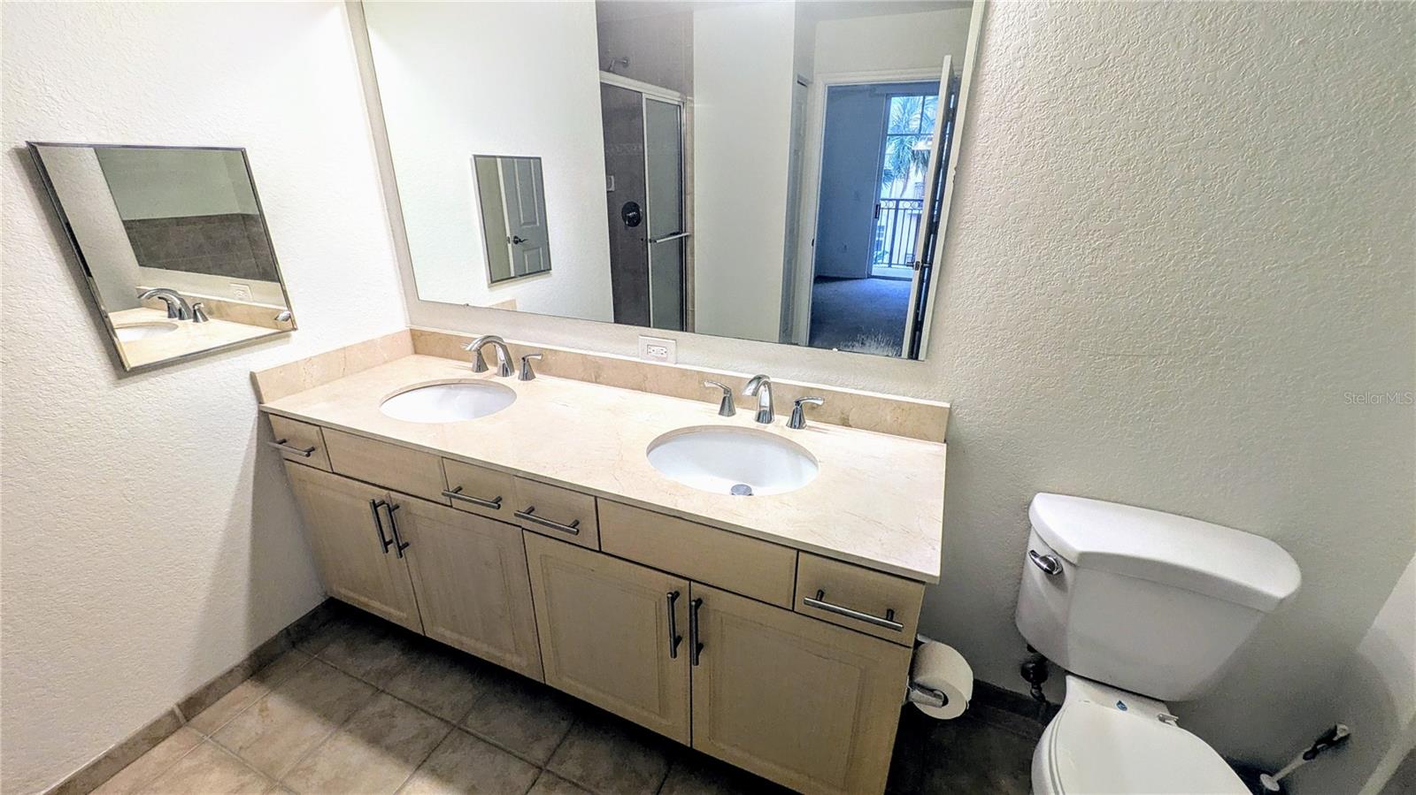 BROADWAY PROMENADE - Residential Lease