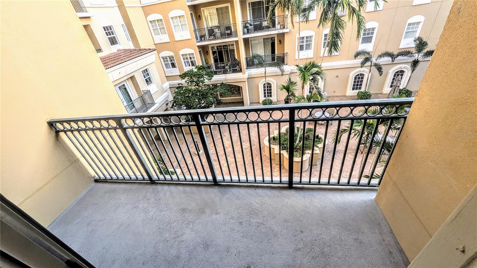 BROADWAY PROMENADE - Residential Lease