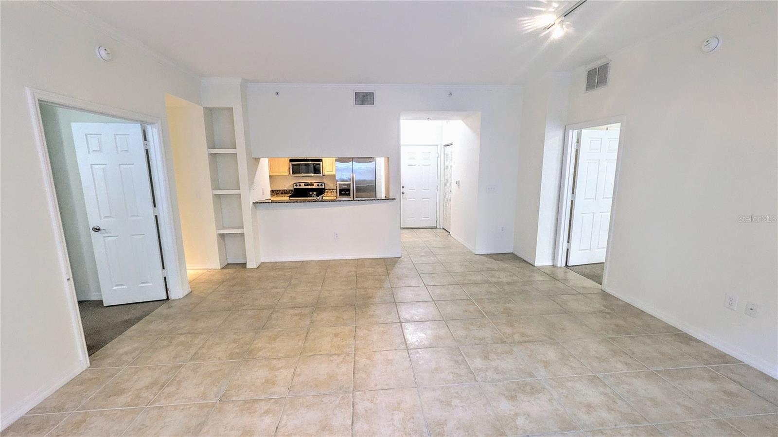BROADWAY PROMENADE - Residential Lease