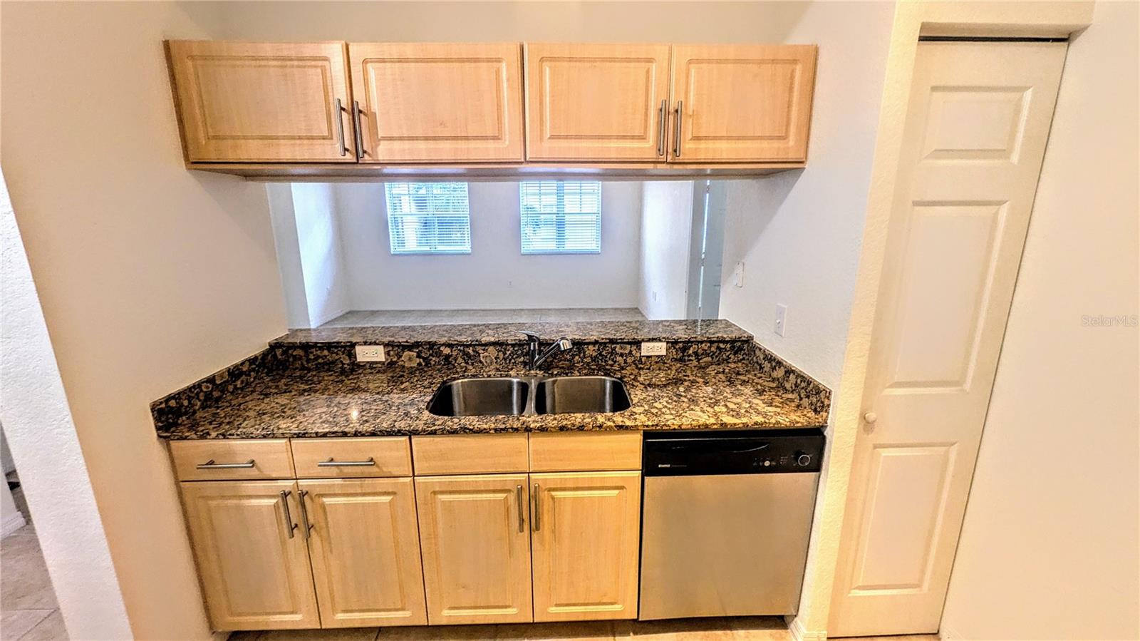 BROADWAY PROMENADE - Residential Lease