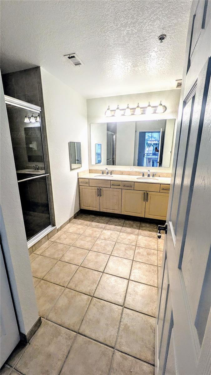 BROADWAY PROMENADE - Residential Lease