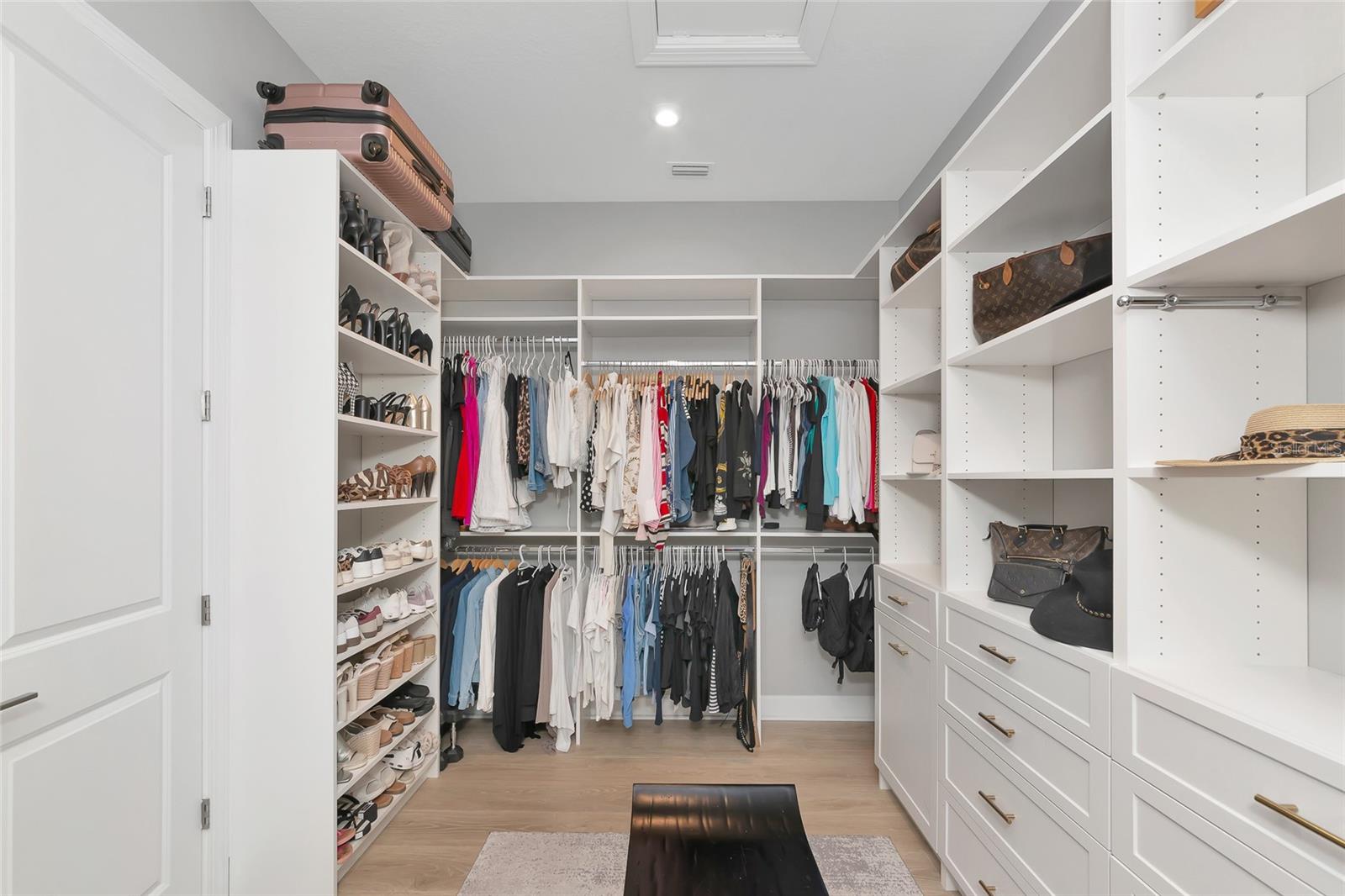 AZARIO ESPLANADE - Residential