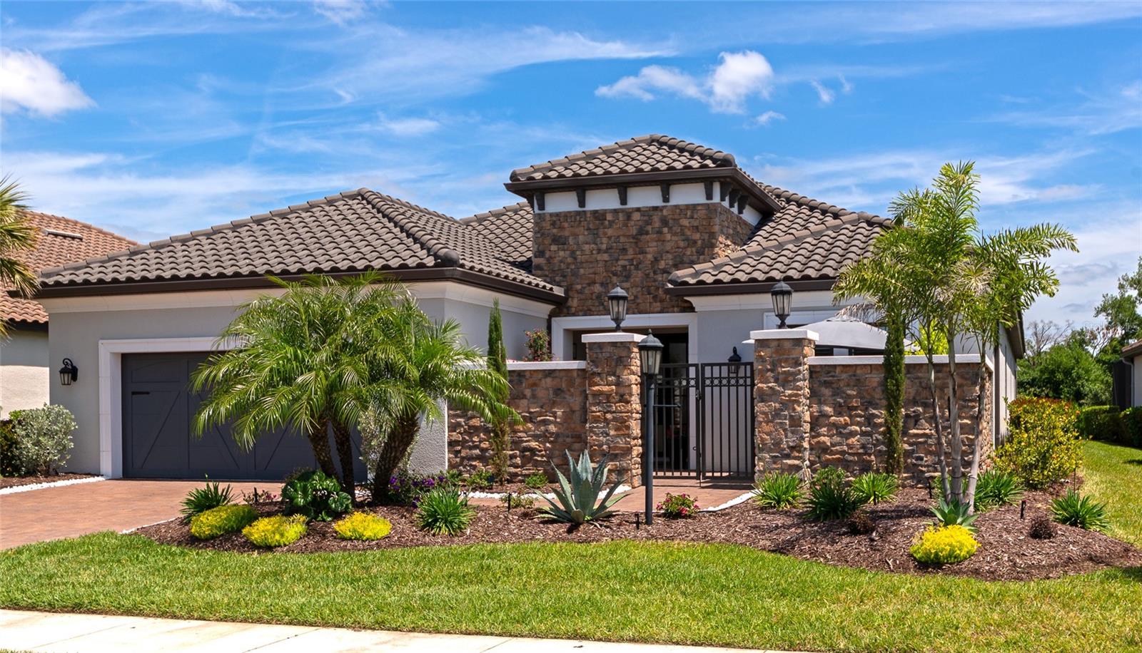 AZARIO ESPLANADE - Residential