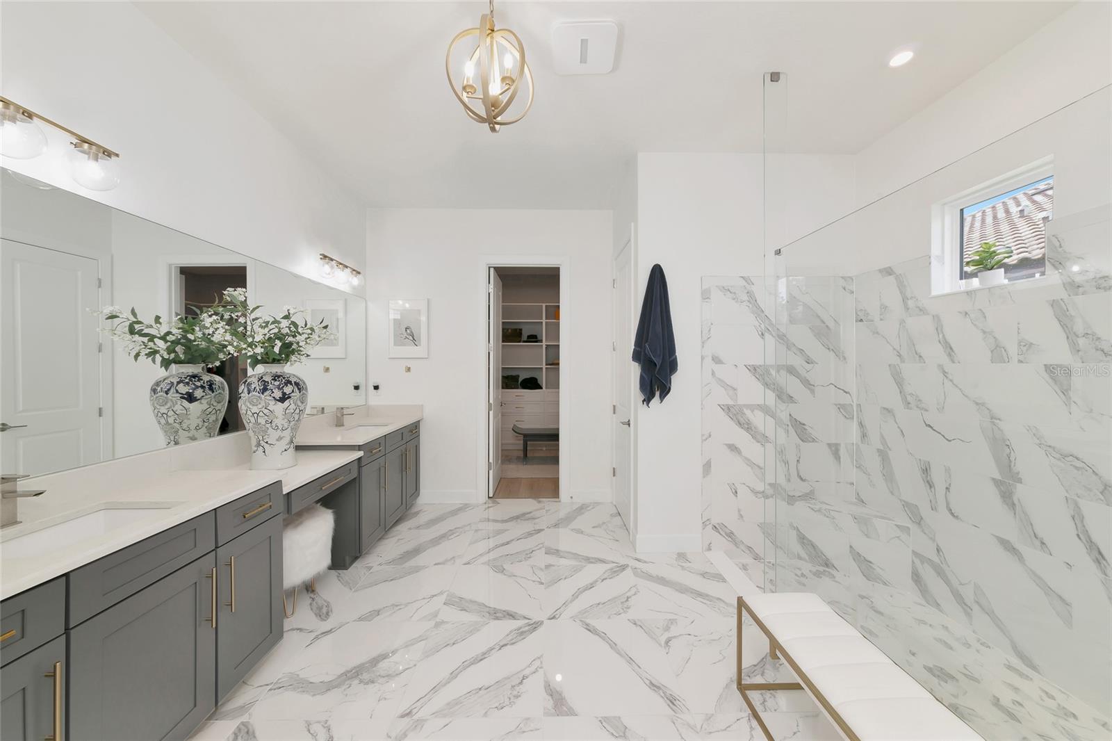 AZARIO ESPLANADE - Residential