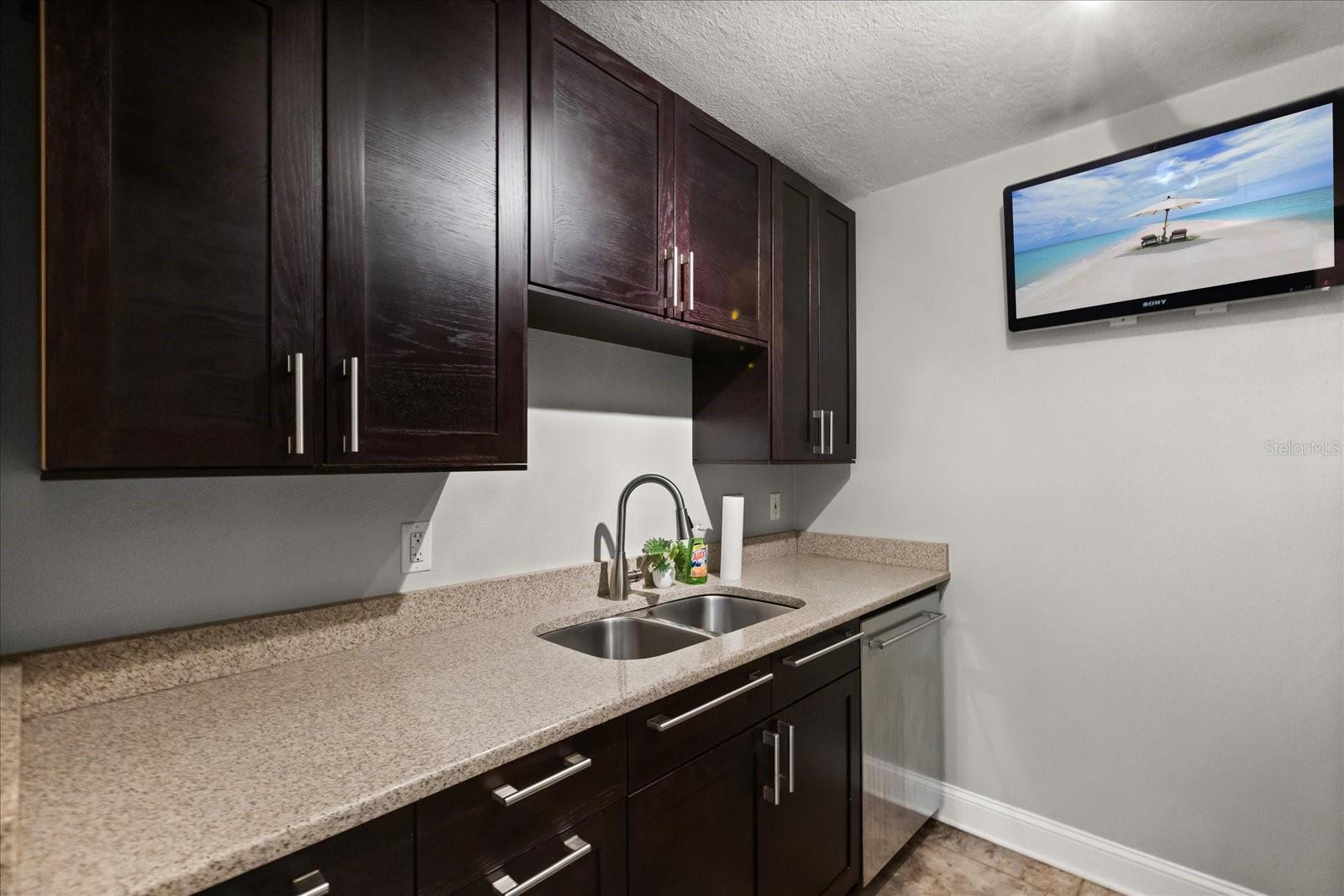 LAKESIDE MANOR APTS CONDO - Residential