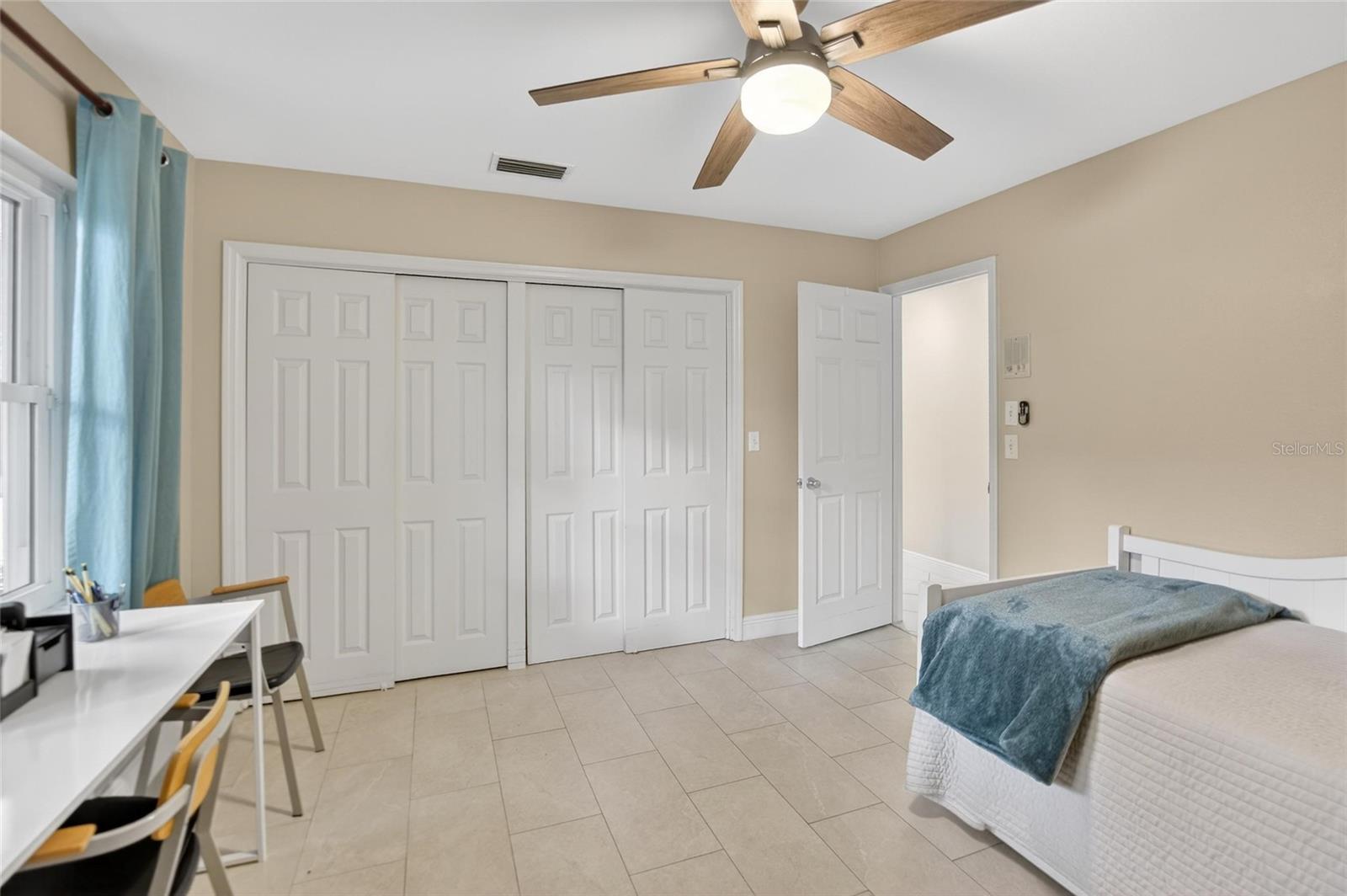 BARRINGTON OAKS EAST - Residential