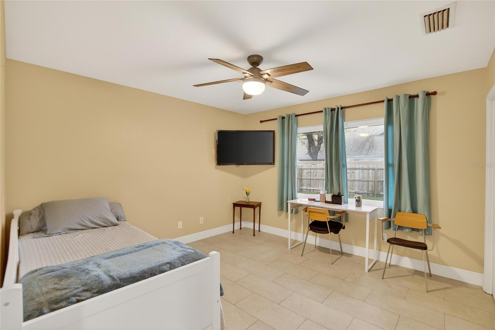 BARRINGTON OAKS EAST - Residential