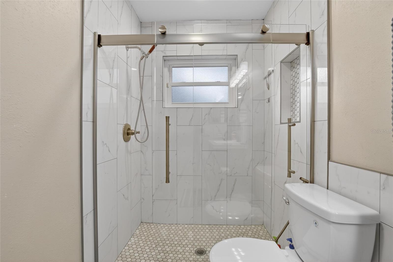 BARRINGTON OAKS EAST - Residential