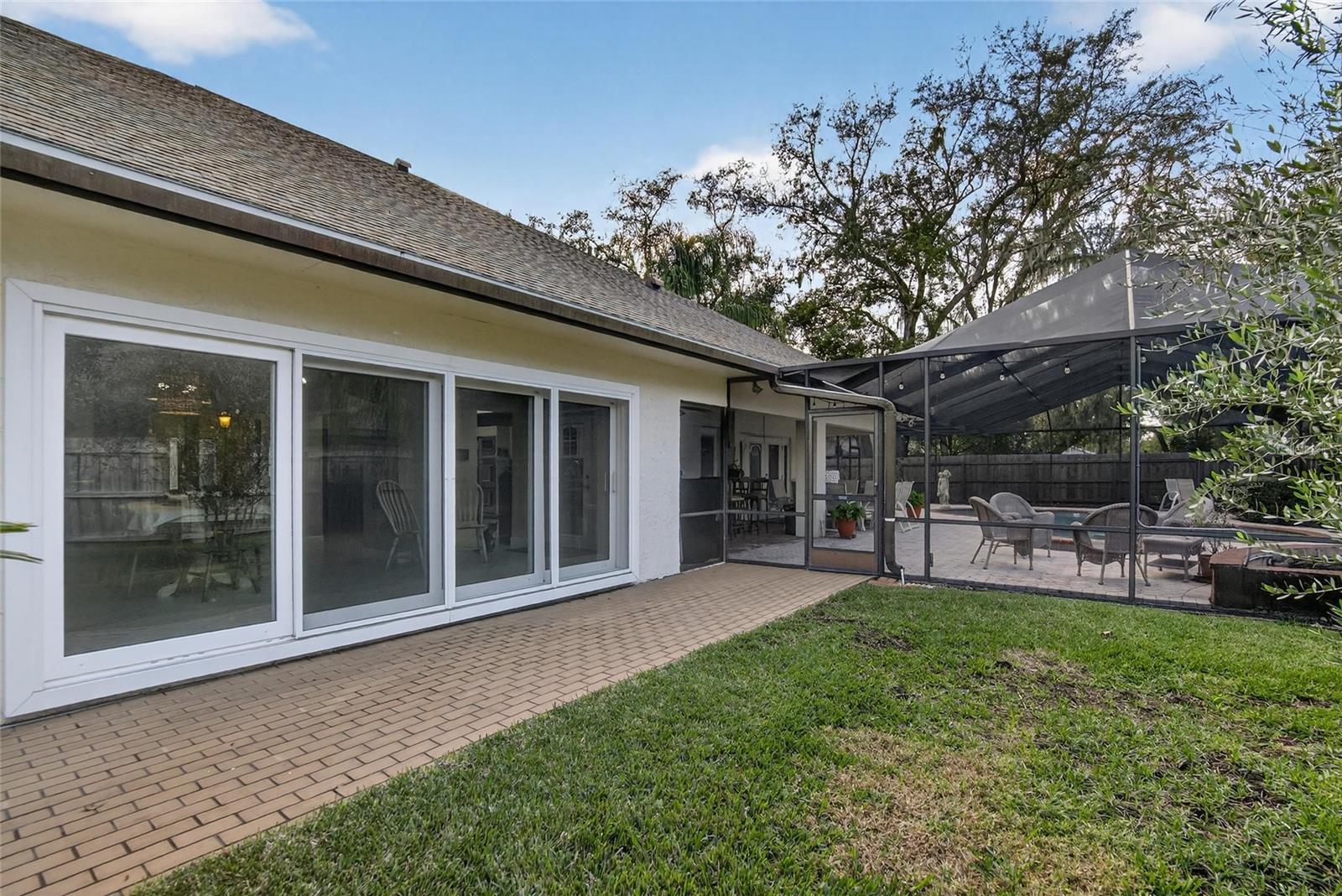 BARRINGTON OAKS EAST - Residential