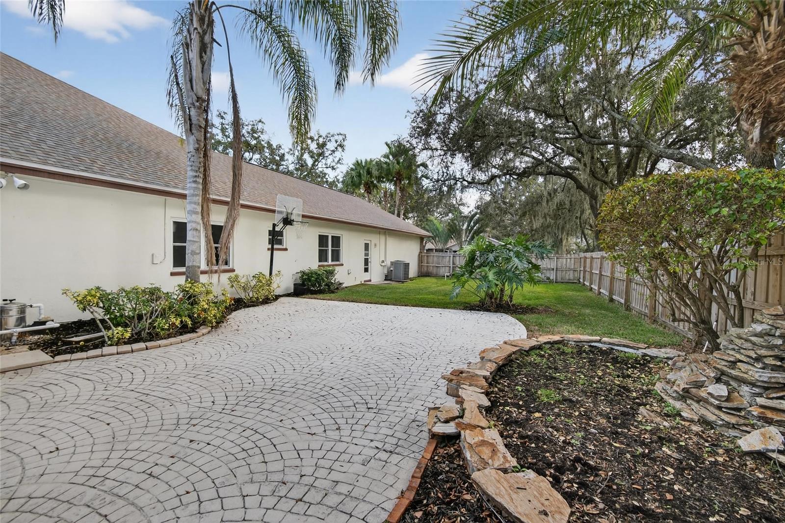 BARRINGTON OAKS EAST - Residential