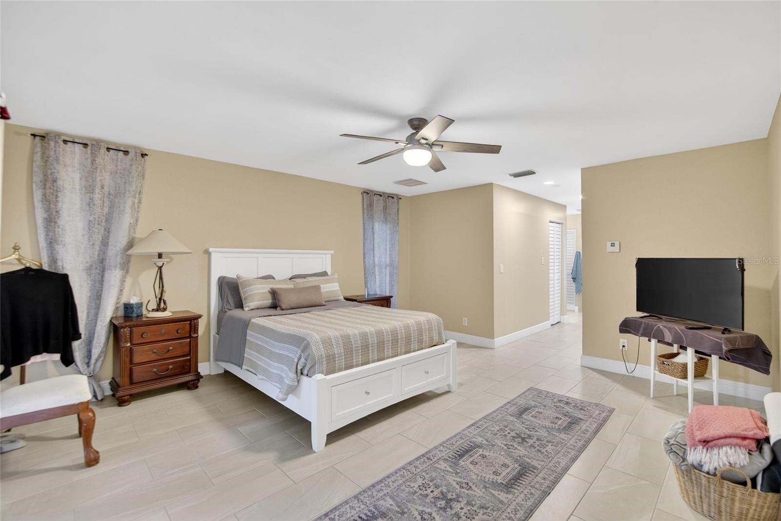 BARRINGTON OAKS EAST - Residential