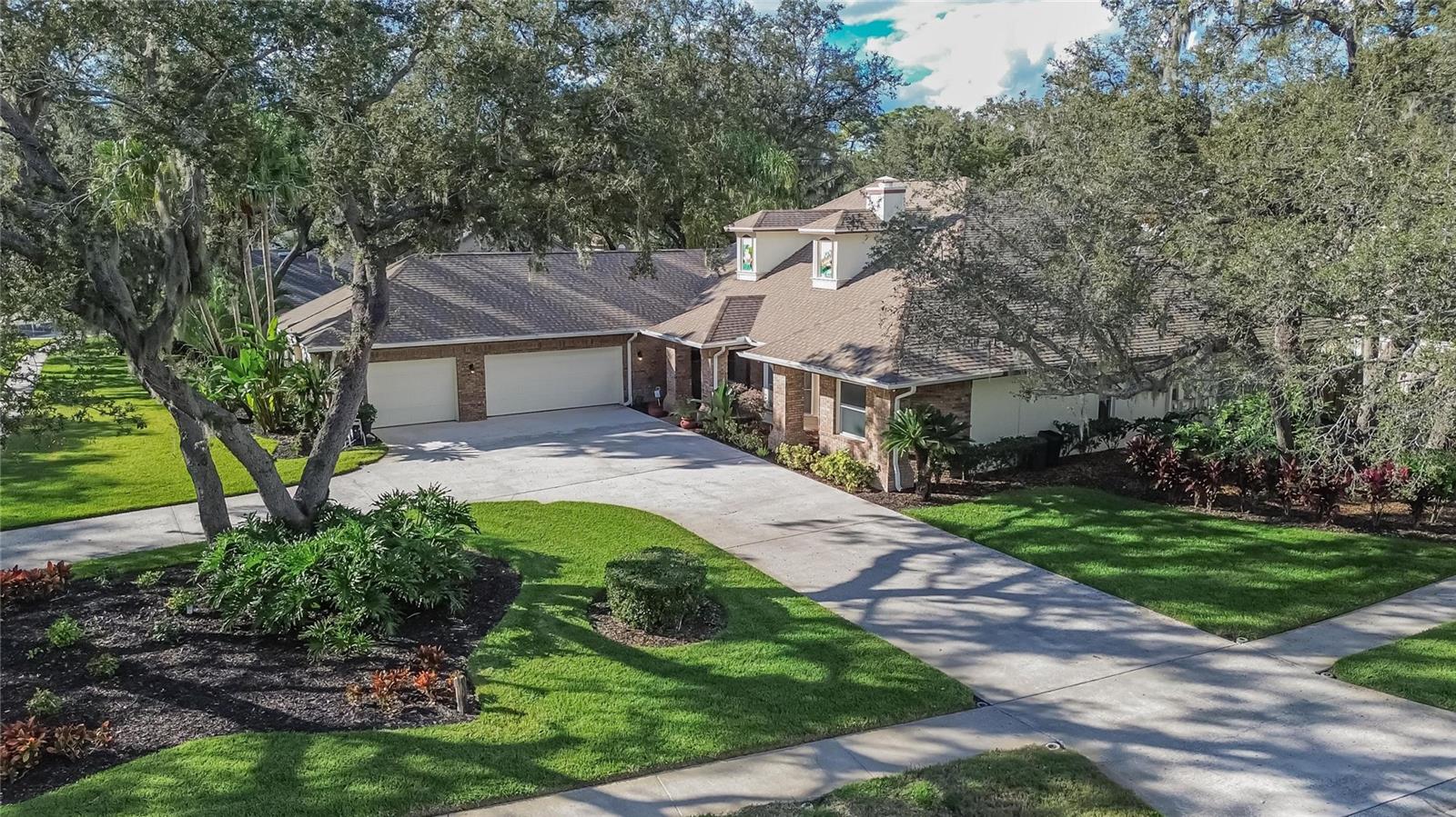 BARRINGTON OAKS EAST - Residential