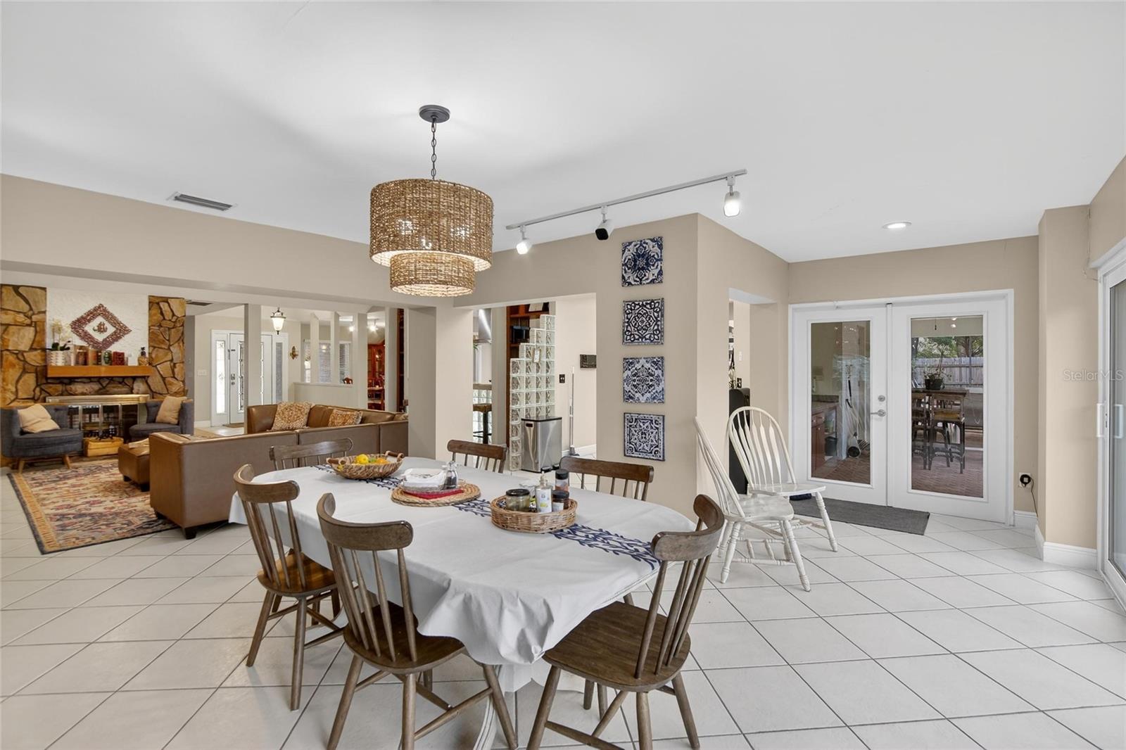 BARRINGTON OAKS EAST - Residential