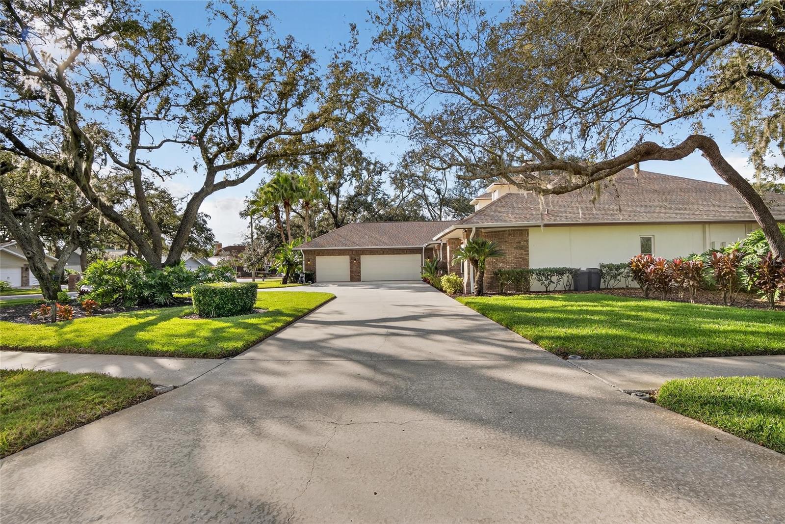 BARRINGTON OAKS EAST - Residential