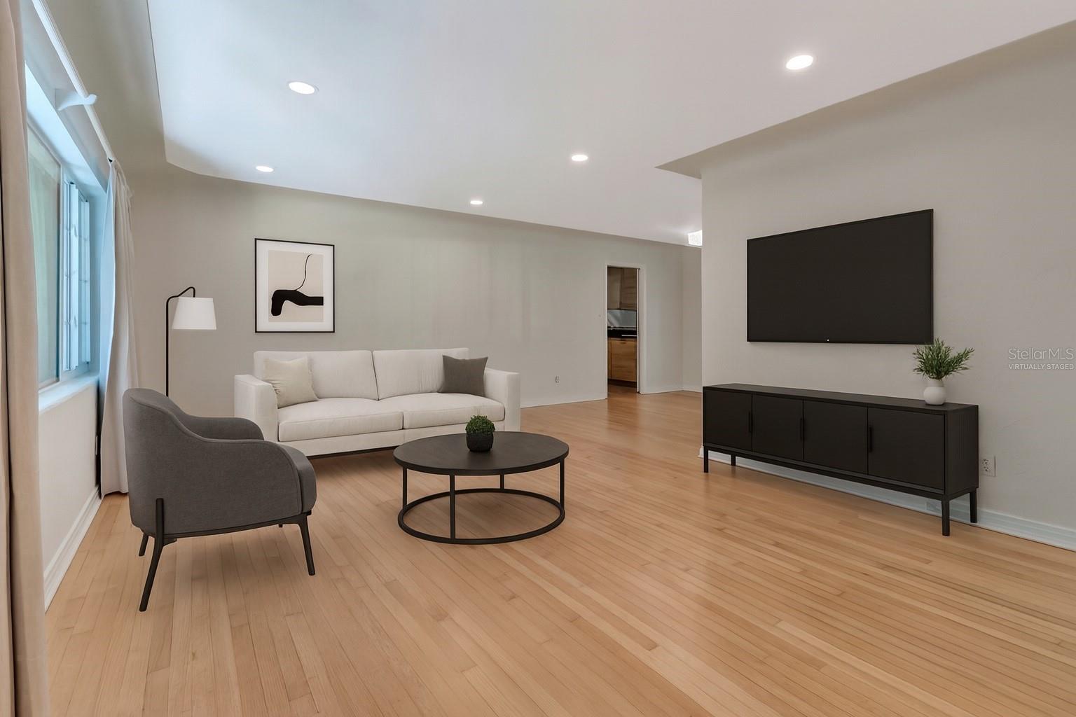 1217 E AMELIA STREET