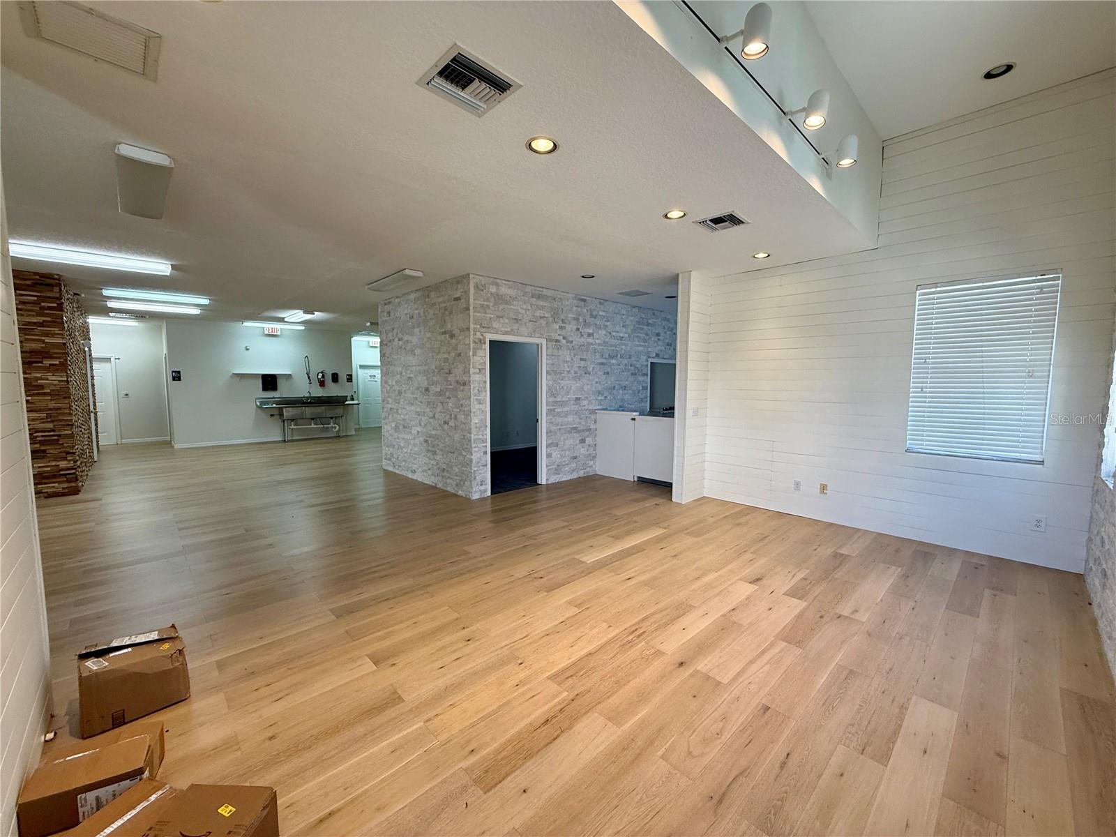 GAZEBO SQUARE COMM - Commercial Sale