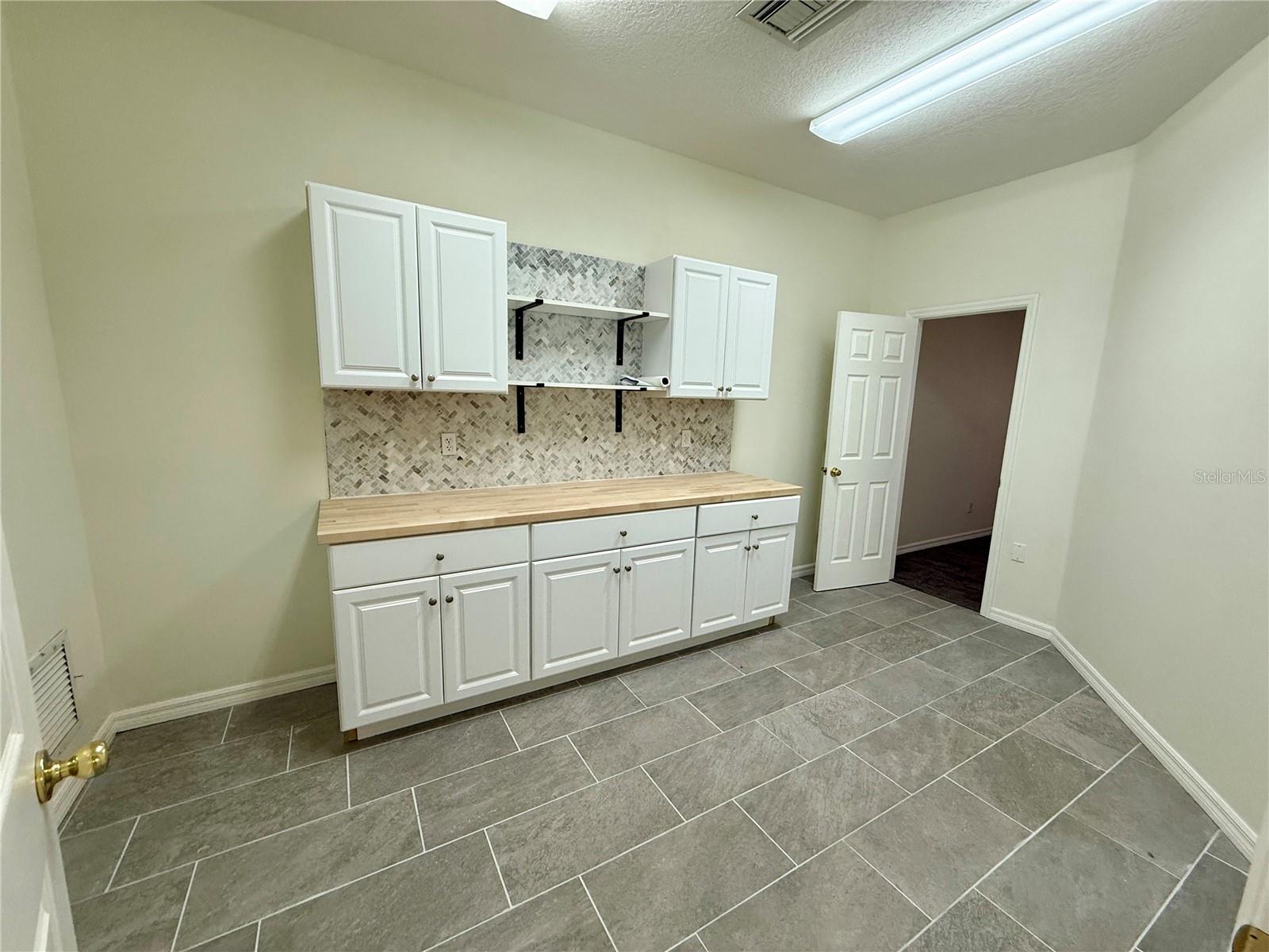 GAZEBO SQUARE COMM - Commercial Sale