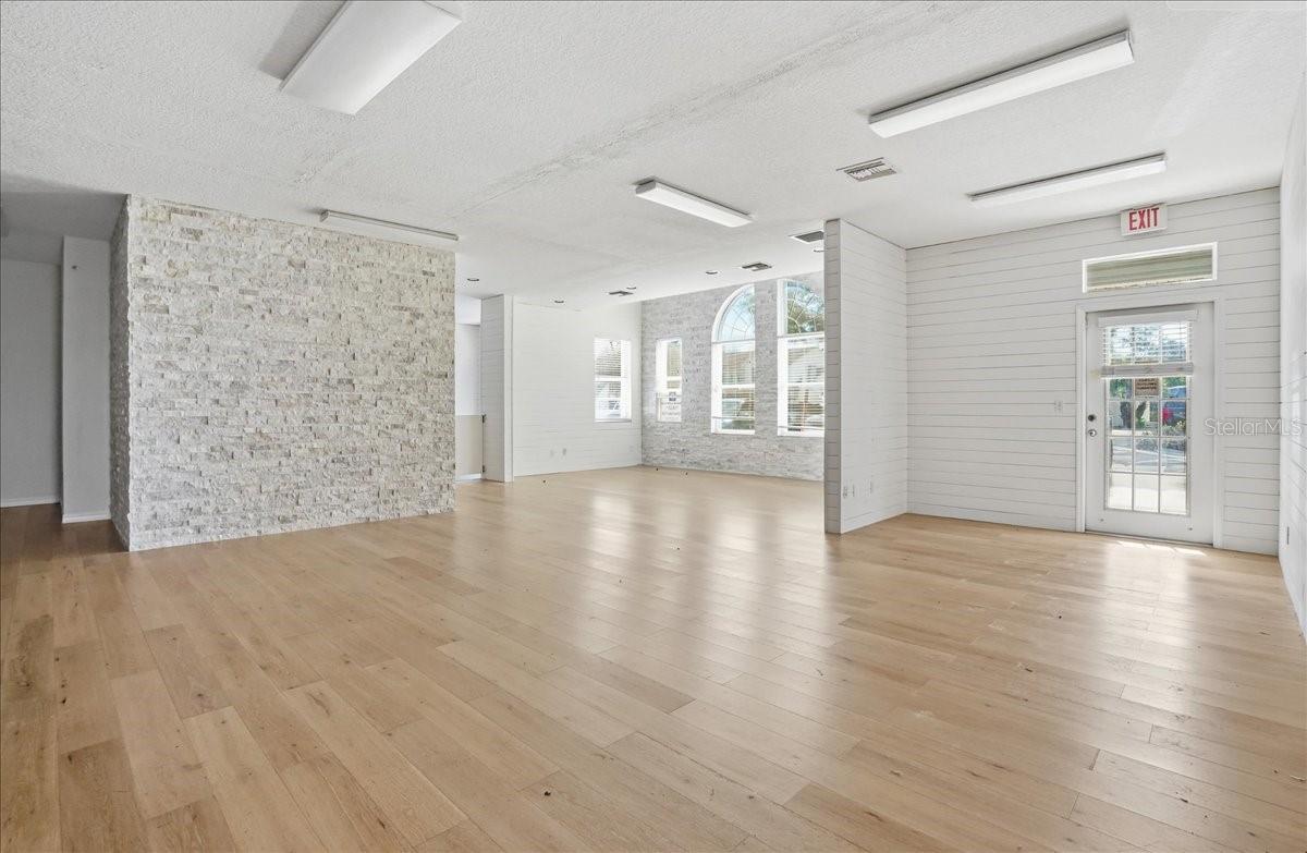 GAZEBO SQUARE COMM - Commercial Sale