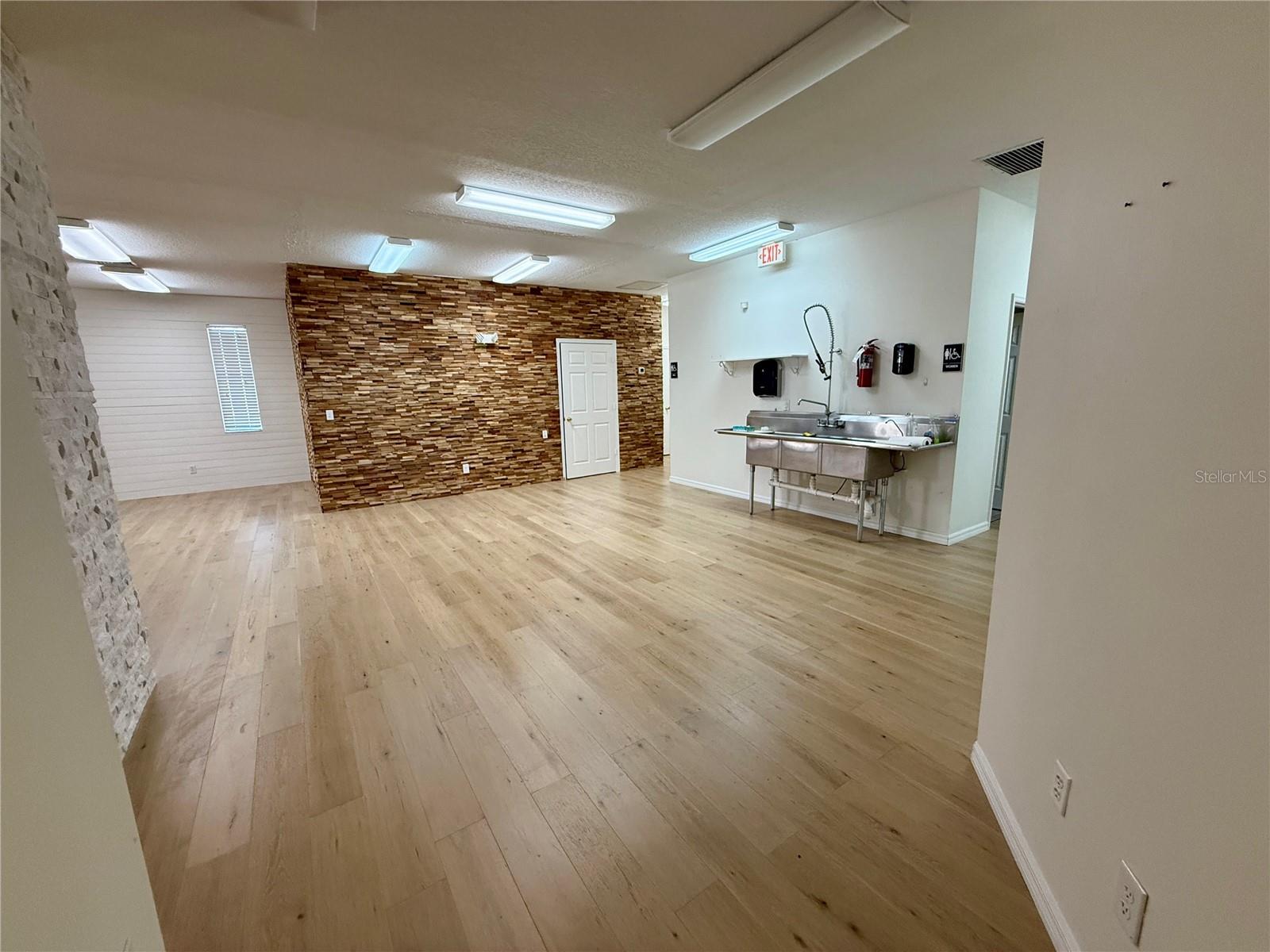 GAZEBO SQUARE COMM - Commercial Sale