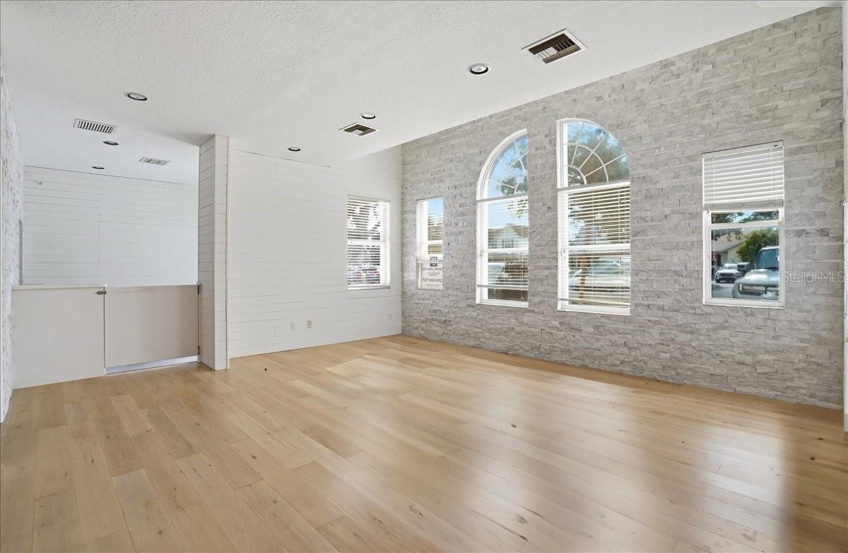 GAZEBO SQUARE COMM - Commercial Sale