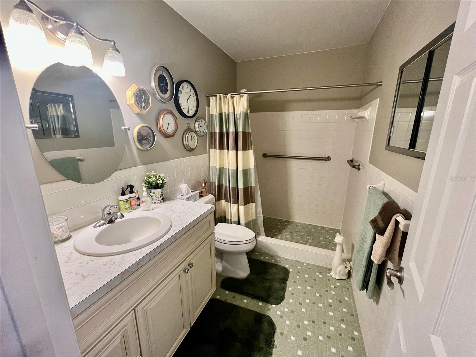 ON TOP OF THE WORLD - Residential