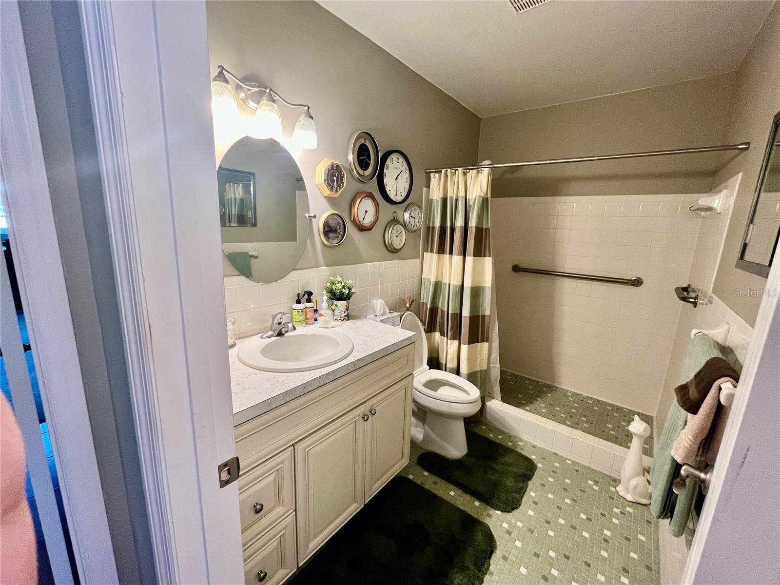 ON TOP OF THE WORLD - Residential