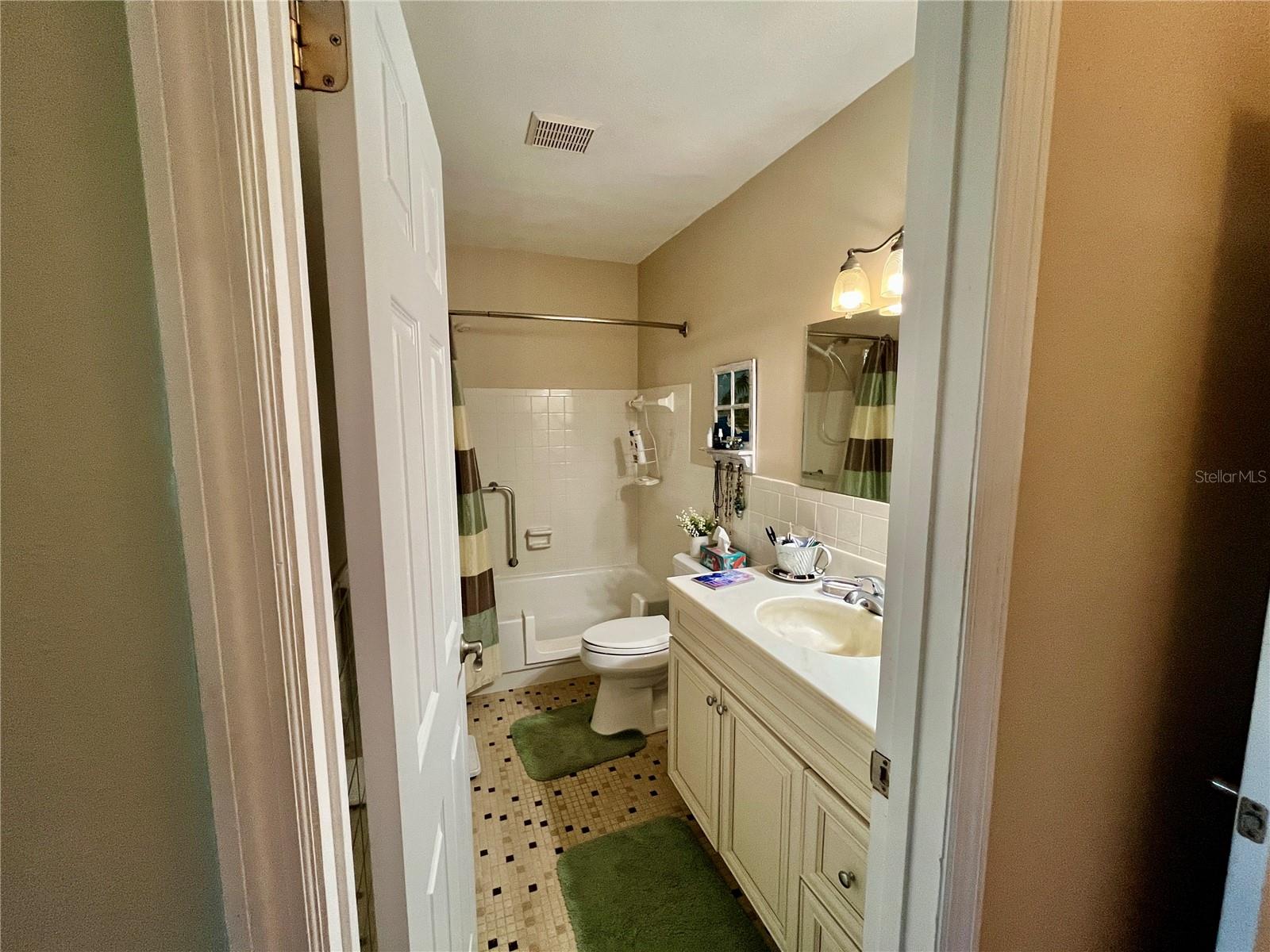 ON TOP OF THE WORLD - Residential