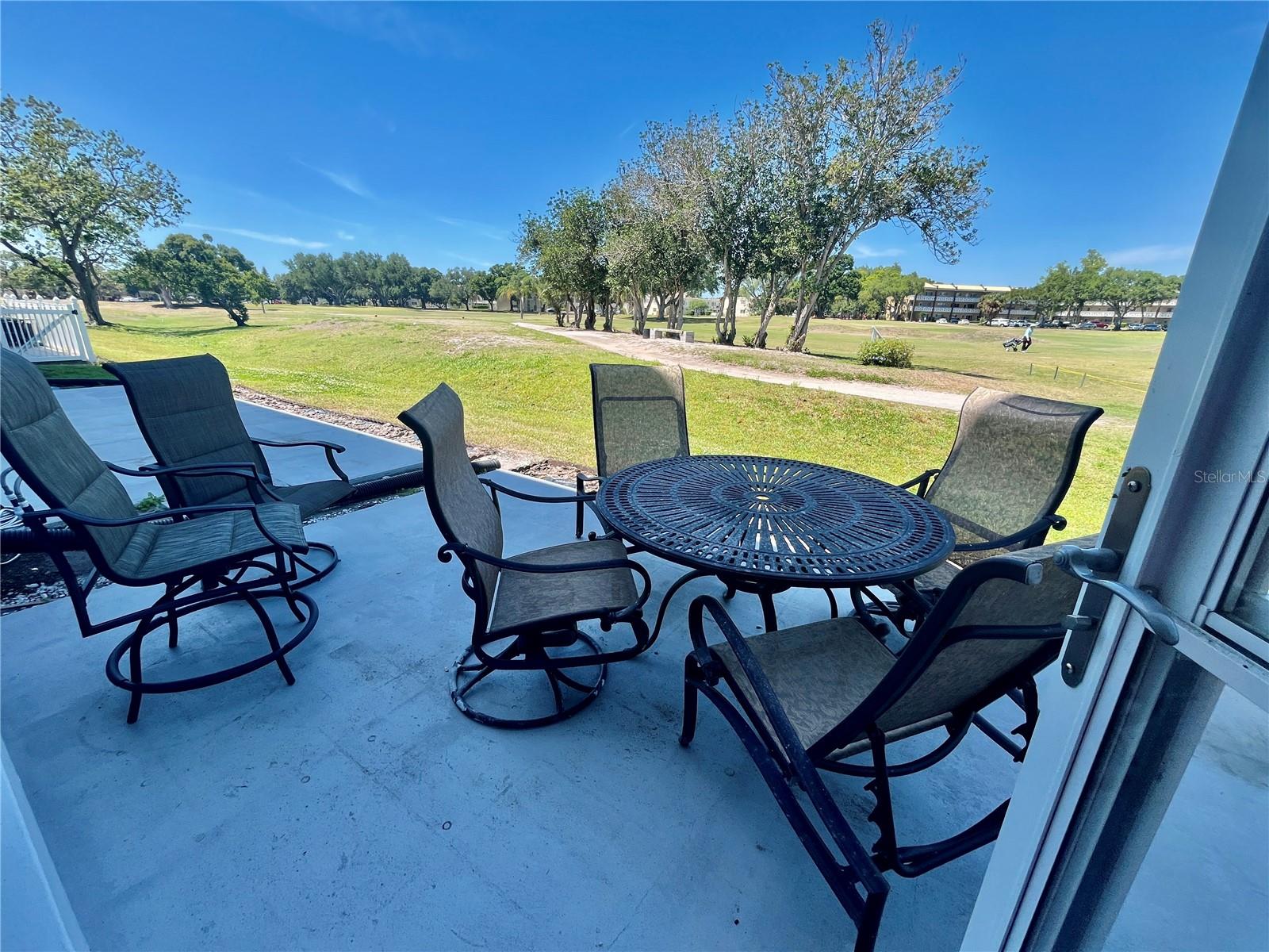 ON TOP OF THE WORLD - Residential