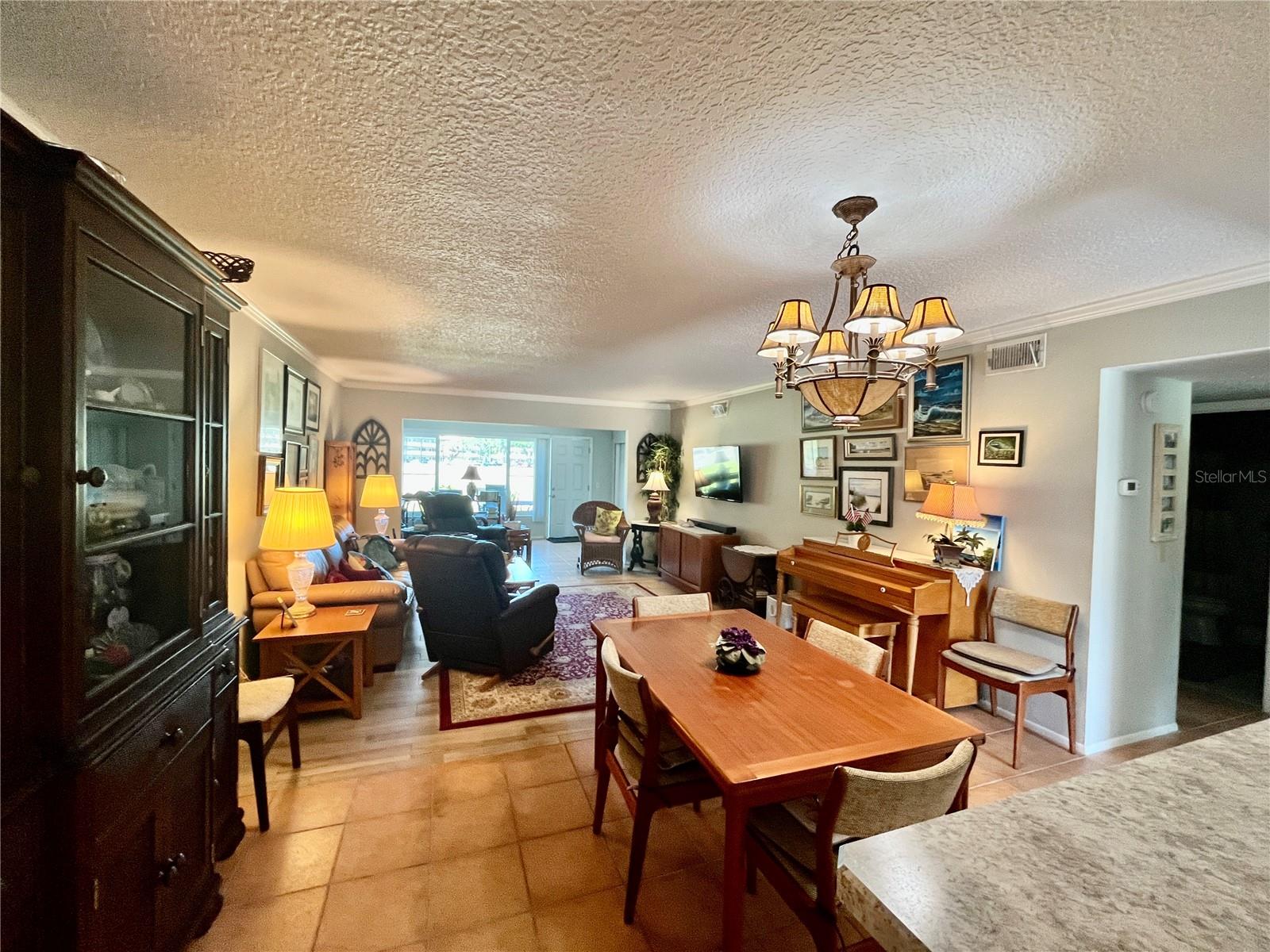 ON TOP OF THE WORLD - Residential