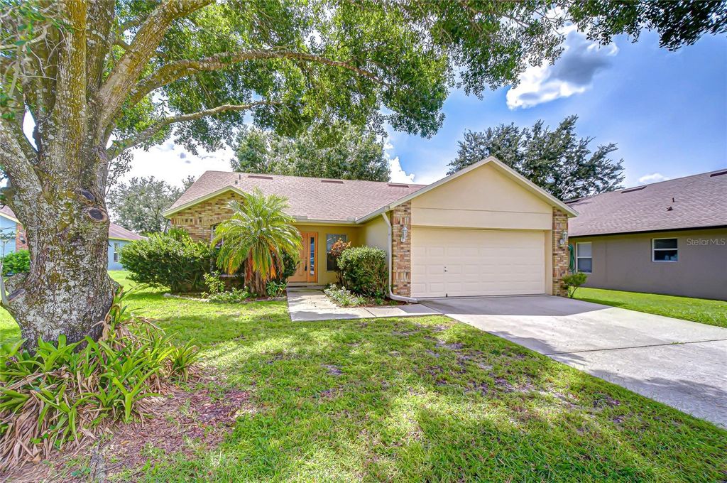 Photo of 107 Citrus Landing Drive, Plant City, FL 33563 (MLS # TB8430542)