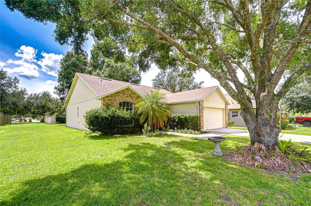 Photo of 107 Citrus Landing Drive, Plant City, FL 33563 (MLS # TB8430542)