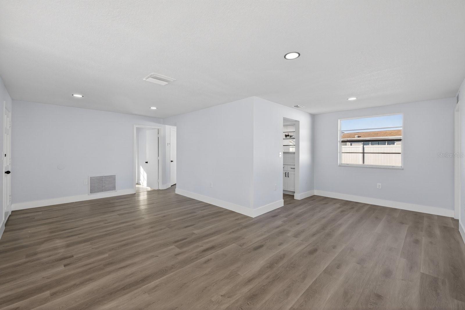 EMBASSY HILLS - Residential