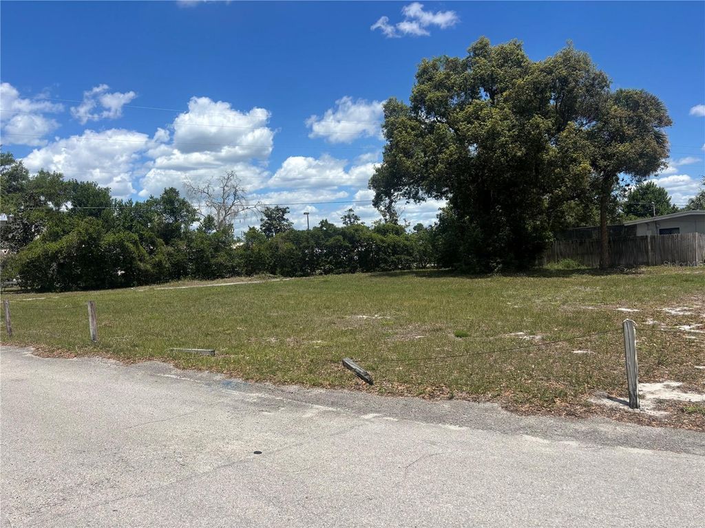 Photo of Lakewood Circle, Maitland, FL 32751 (MLS # O6401726)