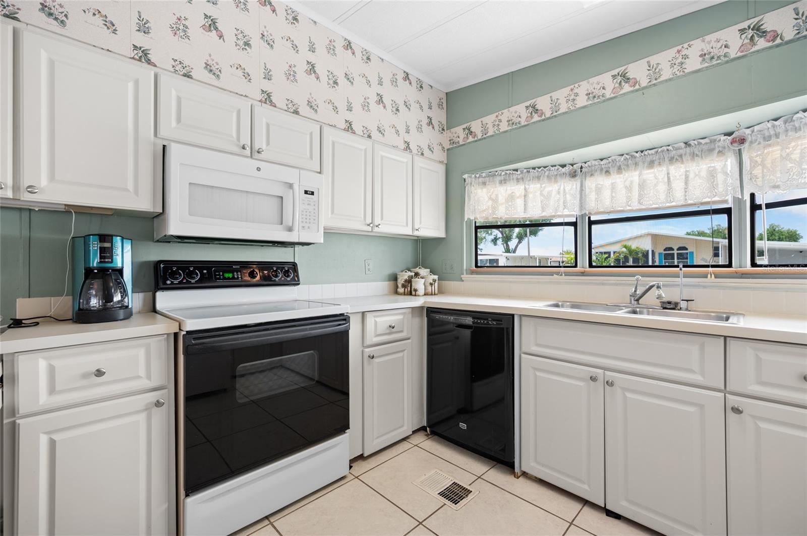 LEMON BAY ISLES PH 02 - Residential