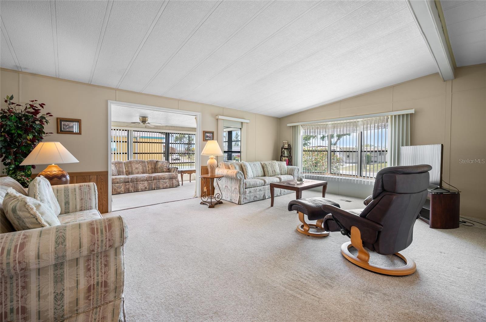 LEMON BAY ISLES PH 02 - Residential