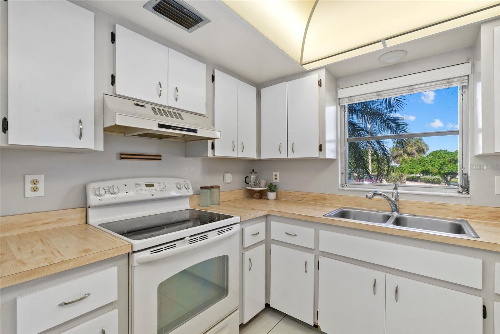 MOUNT VERNON PH 3 - Residential Lease