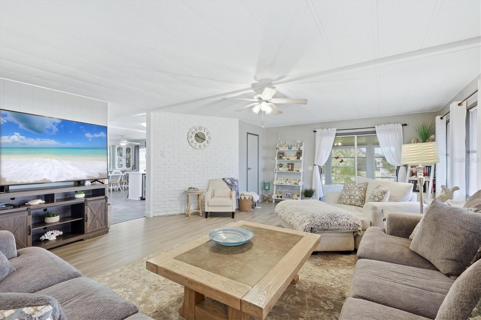 SHADOW BROOK MOBILE HOME - Residential