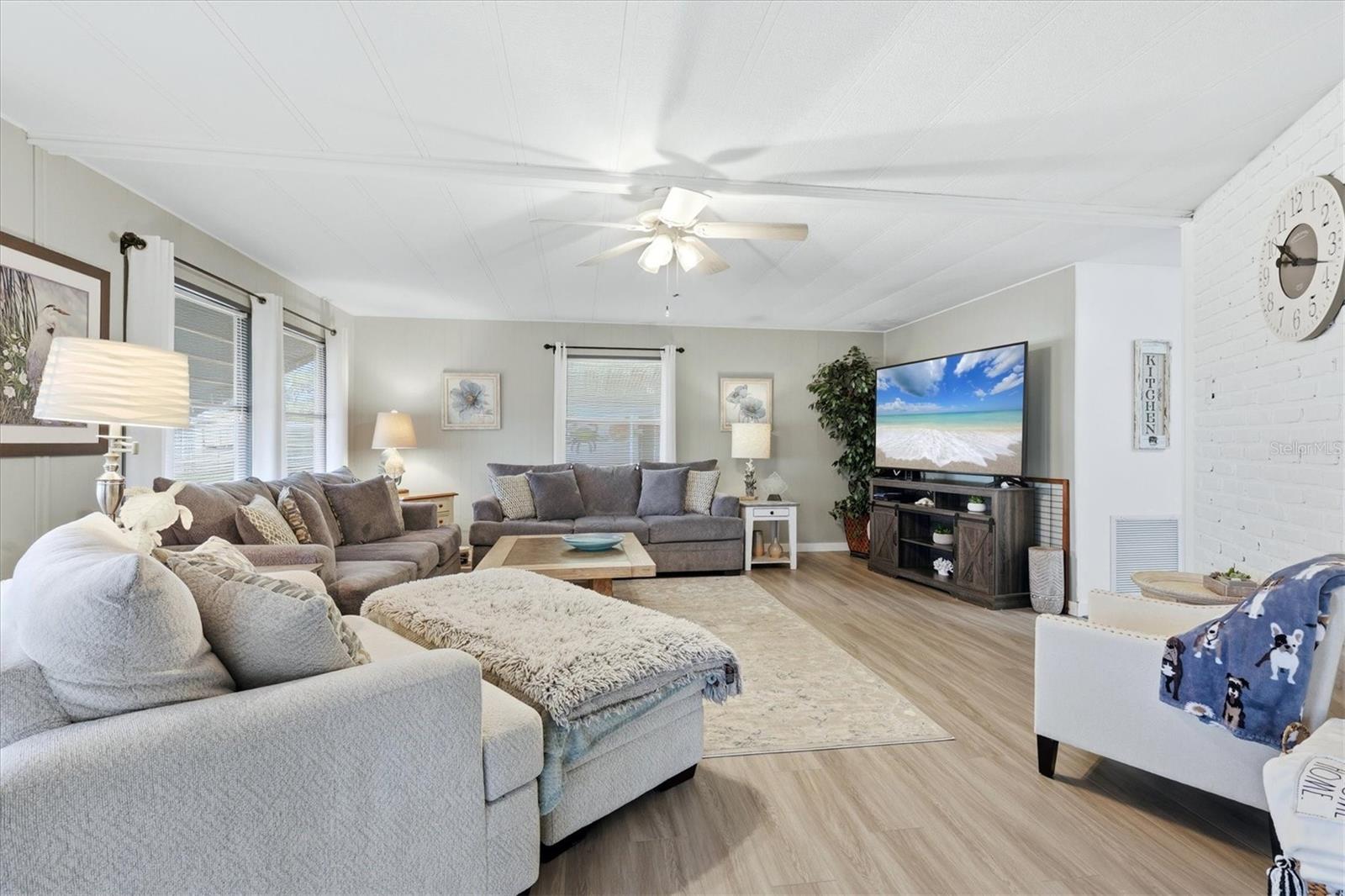 SHADOW BROOK MOBILE HOME - Residential